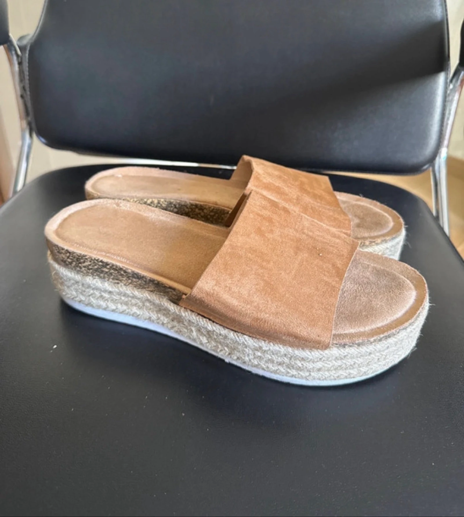 Sandalias plataforma banda ancha de antelina talla 41